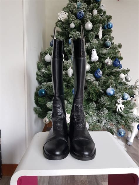 Alex's boots - Question: Suppose that Alex and Becky are the only suppliers of boots in some hypothetical market. Their annual supply schedules are given by the following table:PriceAlex's Quantity SuppliedBecky's Quantity Supplied(Dollars per pair)(Pairs)(Pairs)10 0 2020 16 3630 24 4840 28 5650 32 60On the following graph, plot Alex's supply of boots using the green points 